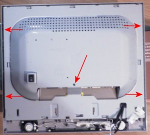 The electronics is protected by a solid metal cage. This cage is mounted with 4 screws at the left and right side and one screw in the center.